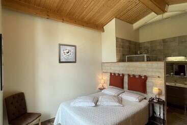 مبيت وإفطار Chambres D Hotes Gite Du Puy De L étang