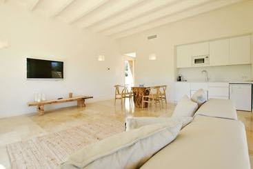Mesmirizing Cottage In St Llorenç Des Cardassar With Swimming Pool