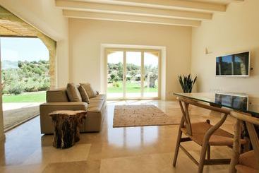 Mesmirizing Cottage In St Llorenç Des Cardassar With Swimming Pool