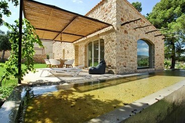 Mesmirizing Cottage In St Llorenç Des Cardassar With Swimming Pool