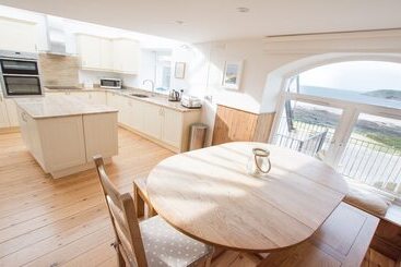 קוטג'' Stables Croyde 4 Bedrooms, Sleeps 8, Sea & Beach Views