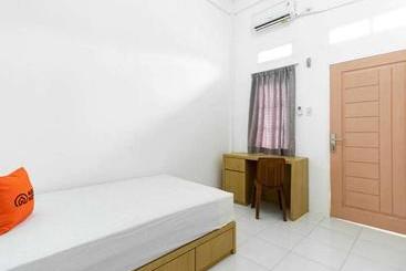 هتل Koolkost Near Wisata Purwahamba Indah Tegal