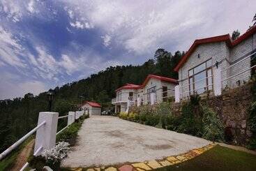 Отель Oyo 5928 Village Live In Resort