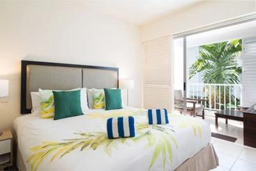 هتل The Beach Club Premium Private Apartments