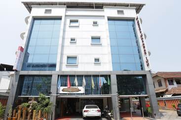 هتل Treebo Malabar Inn