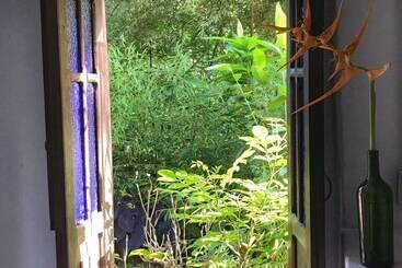 کلبه Viga Vieja El Jardin By Nomad Guru