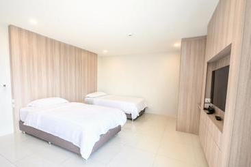 Bear’s Den Hotel Pattaya