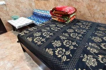 پانسیون Room In Guest Room   Posh S Delhi Foreigners Area, Lajpat Nagar