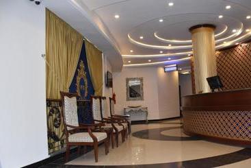 هتل De Raj Sialkot