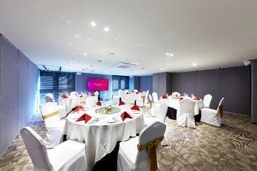 호텔 Ramada By Wyndham Gumi