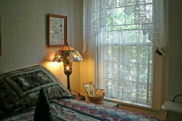Nichols Guest House B & B