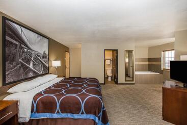 هتل Super 8 By Wyndham Altoona