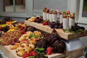 Virginia Crossings Hotel, Tapestry Collection By Hilton