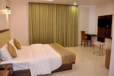 فندق Ambika International Byndoor
