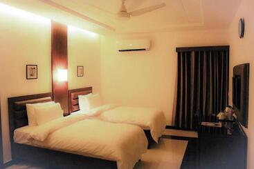 Hotel One Dg Khan