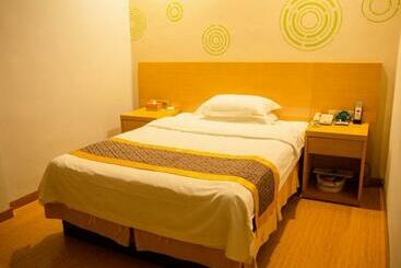 Отель Greentree Inn Xinyang Gushi County Yucheng Avenue Express