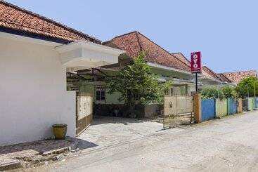 ホテル Oyo 3027 Griya Temenggungan Syariah