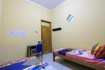 ホテル Spot On 2440 Wallet Family Residence Syariah