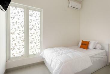 پانسیون Koolkost Near T2 Juanda Airport