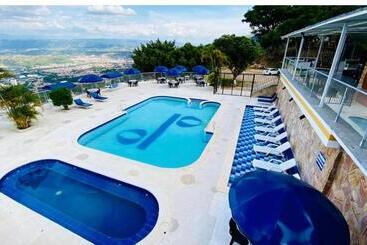 هتل Giron Campestre