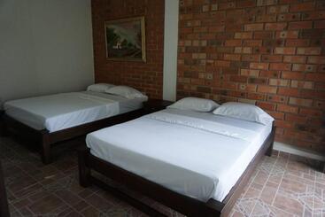 פנסיון Hostal Suna Vito