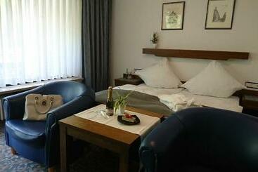 住宿加早餐  Café Blaich   Hotel Garni