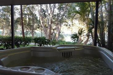 צימר Lake Russell Lakeside Retreat