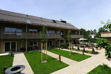 هتل Bernhardhof Andechs