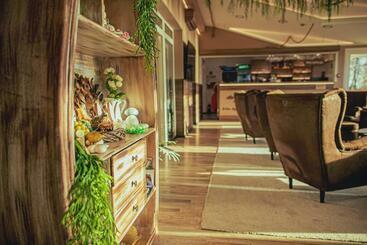 فندق Mártoni Resort & Restaurant