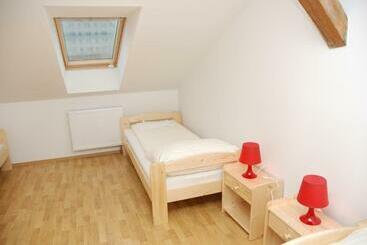 ペンション In Vino Bed & Breakfast