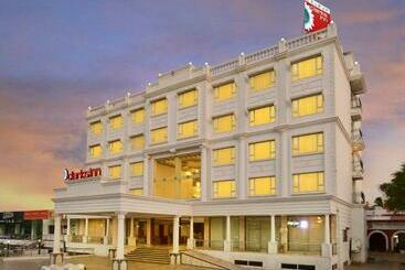 酒店 Keshav Clarks Inn Gadag