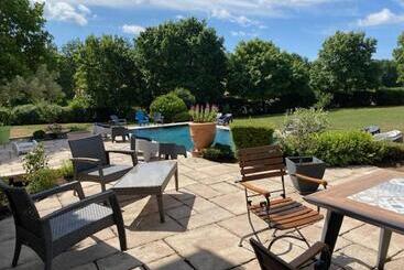 مبيت وإفطار Chambres D'hôtes Les Templiers