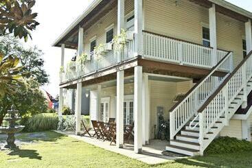 فندق صغير Haven Point Inn