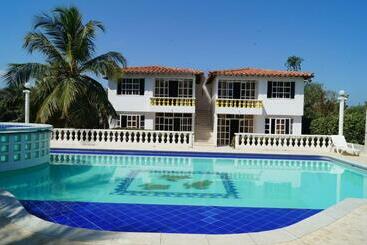 هتل آپارتمان Condominio Punta Bolivar