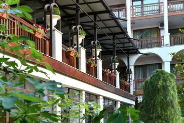 Estreya Residence Hotel And Spa