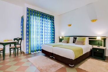 هتل آپارتمان Monica Isabel Beach Club