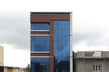 فندق Guru Comforts By Oyo Rooms