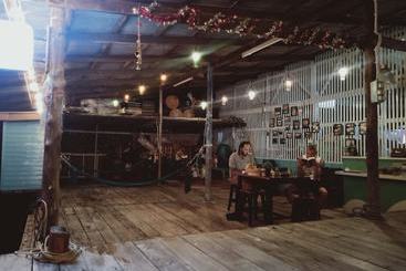 هاستل Rub Lom Chom Klong Homestay