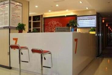 هتل 7 Days Premium Jingjiang Fuhai New World Automobile Terminal Branch