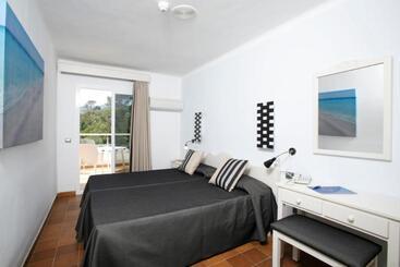 هتل آپارتمان Bahia Suites Camp De Mar