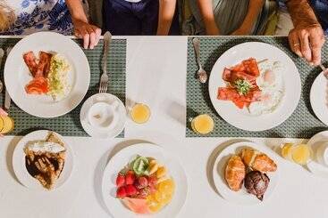 هتل Club Del Sol Resort & Spa