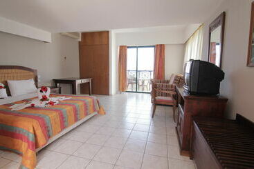 هتل Dodeca Sea Resort  All Inclusive