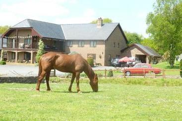 Acorn Court Country House