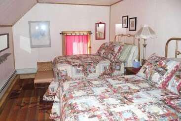 The Twin Lakes Inn