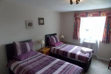 פנסיון Station View Guest House