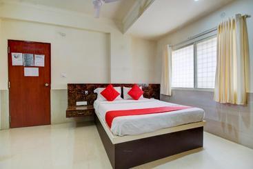 هتل Nar Comforts [unit Of Narayani Guest House]