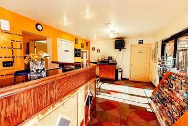 酒店 Americas Best Value Airport Inn