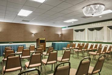 هتل Ramada By Wyndham Roanoke