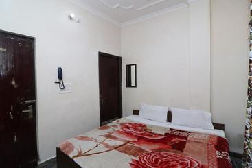 هتل Spot On Agarwal Lodge