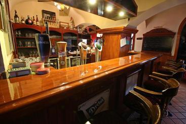 تختخواب و صبحانه Play Pub étterem és Panzió